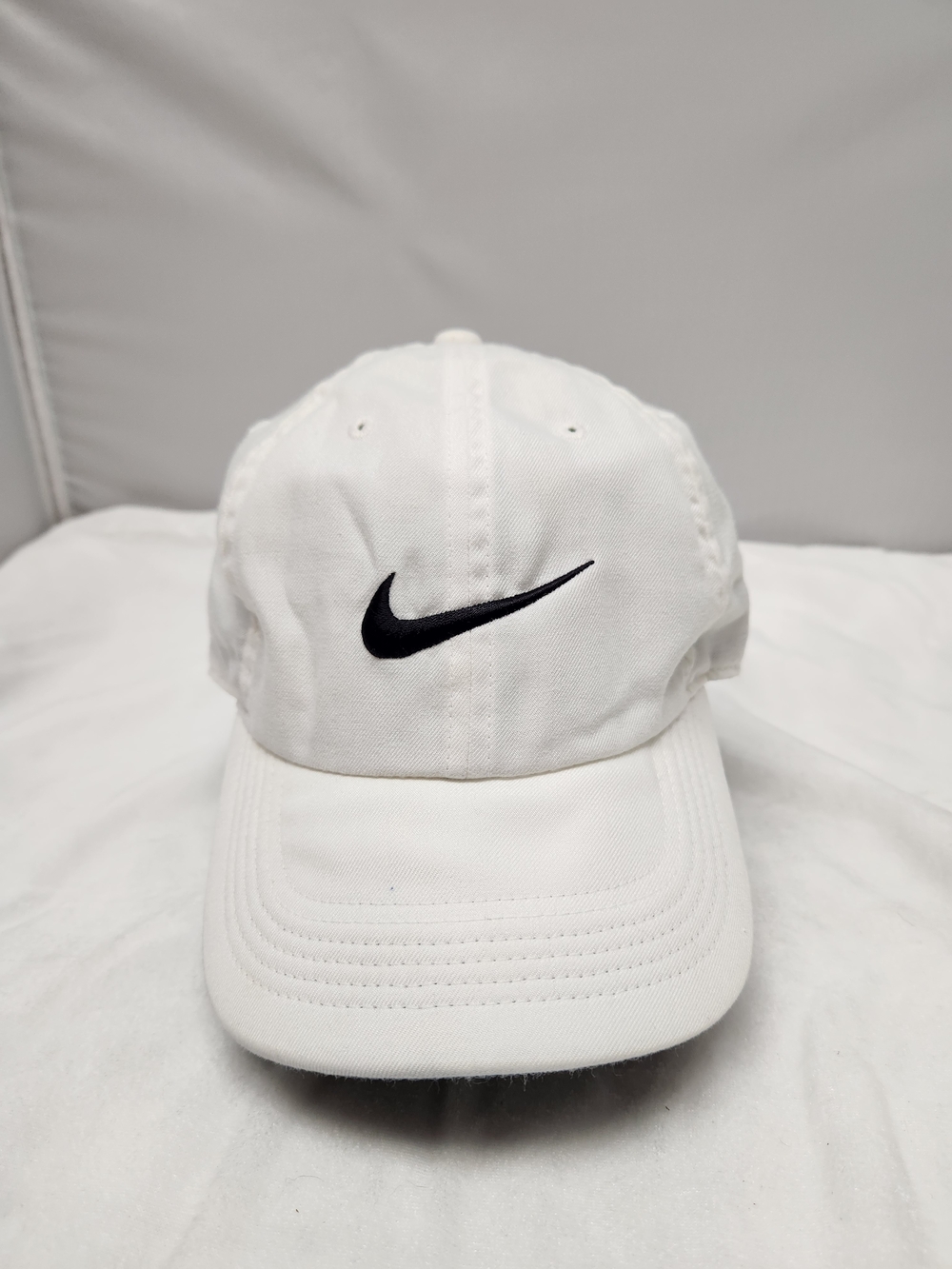 Nike White Swoosh Baseball Cap - Classic Men’s Accessory